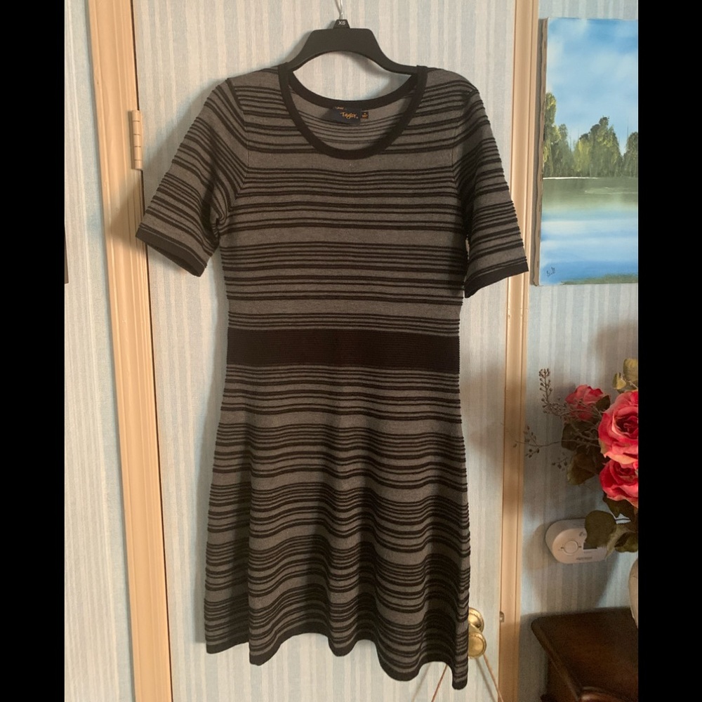 Just Taylor Black/Gray Short-Sleeve Dress - Like New